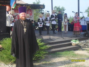 Выступление священника в открытии Российского фестиваля Казачок Тамани